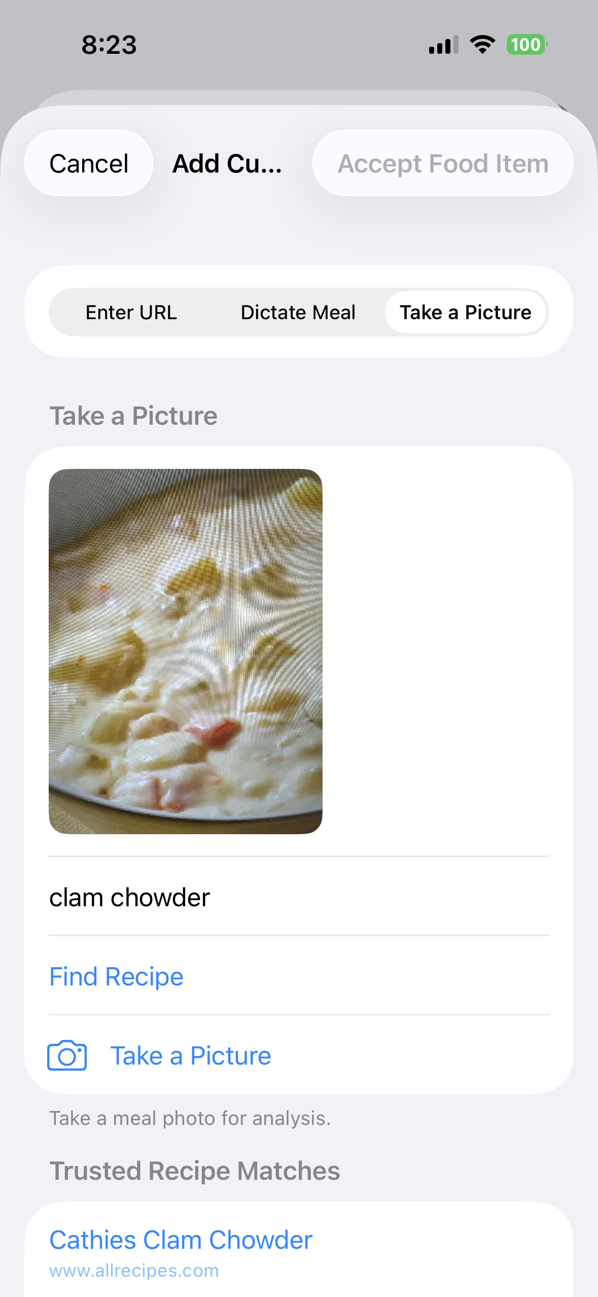 A photographed bowl recognized as clam chowder in BeFit Tracker